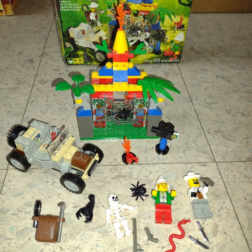 Like new rare Lego Spider's Secret, Jungle, retired, Adventurers series